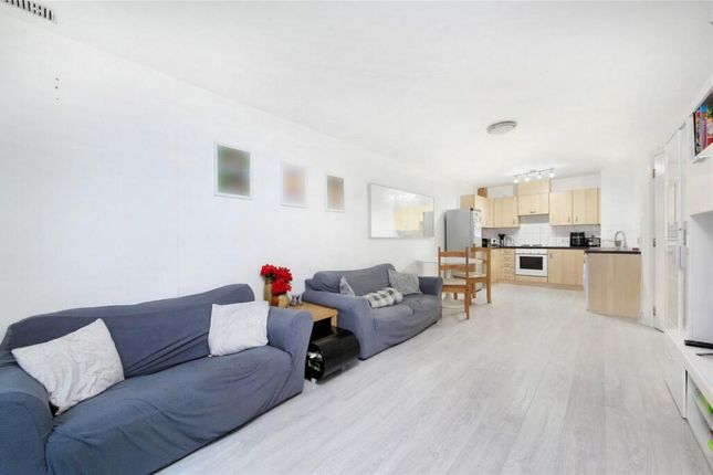 1 bed property, in Salamanca Place, £425,000