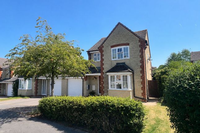 3 bed property, in Harding Close, £400,000