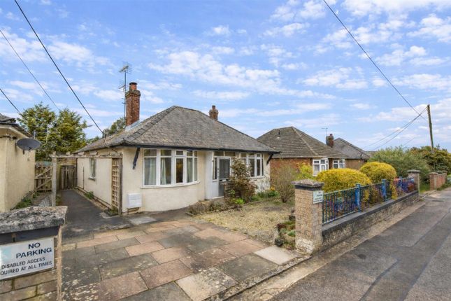 2 bed property, in New Road, £290,000