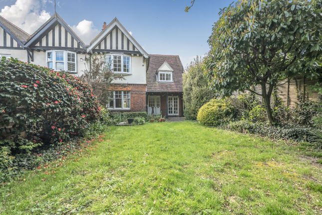 3 bed property, in Berkeley Avenue, £600,000