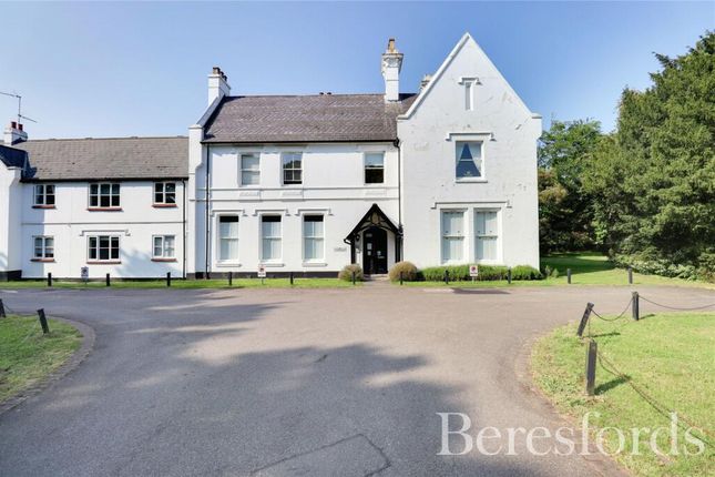 1 bed property, in Hutton Court, £220,000