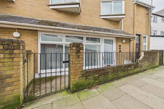 1 bed property, in Old School Road, £190,000