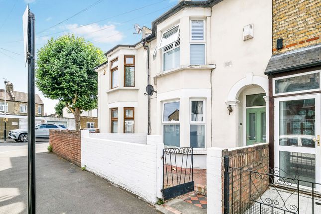 3 bed property, in Marlborough Road, £600,000