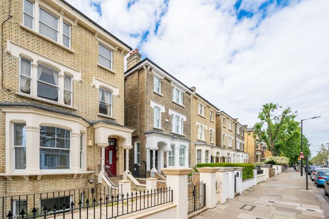 2 bed property, in Randolph Avenue, £675,000