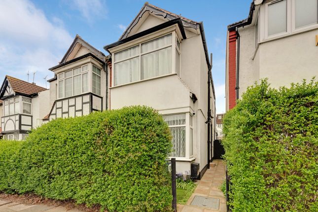 3 bed property, in Hamilton Road, £780,000