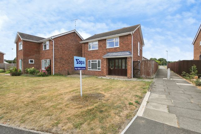 3 bed property, in Harewood Gardens, £400,000