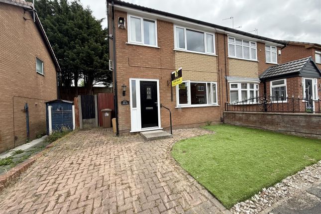 3 bed property, in Carole Close, £195,000