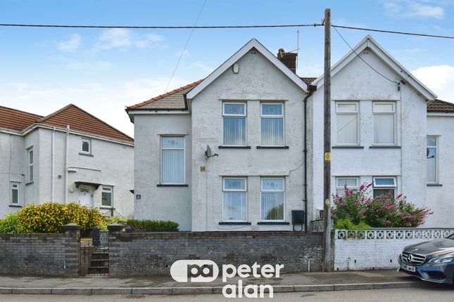 2 bed property, in Fifth Avenue, £160,000