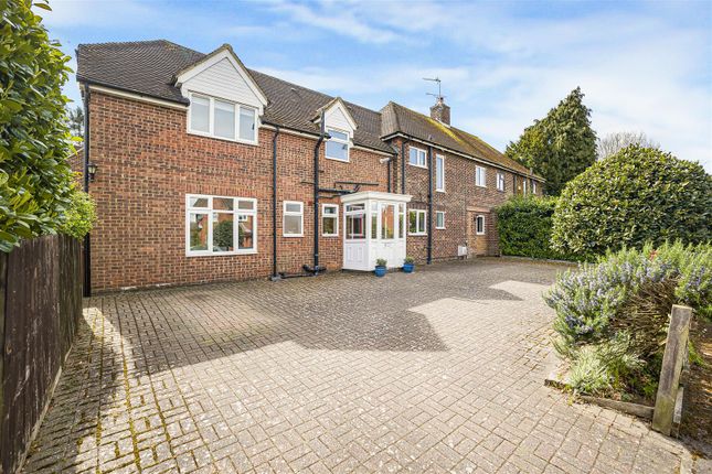 4 bed property, in Arnold Avenue, £700,000