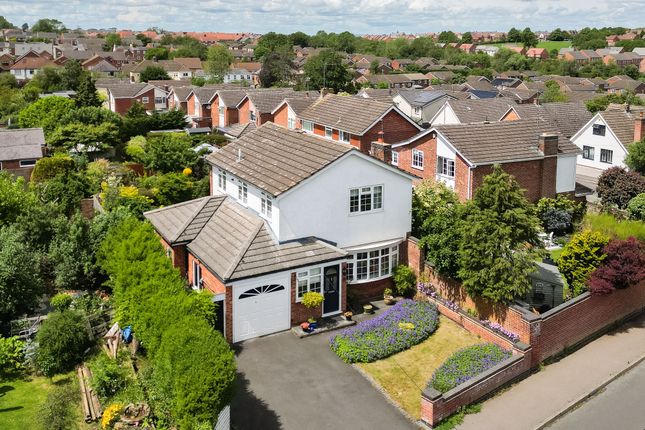 2 bed property, in Meadowbrook Road, £325,000