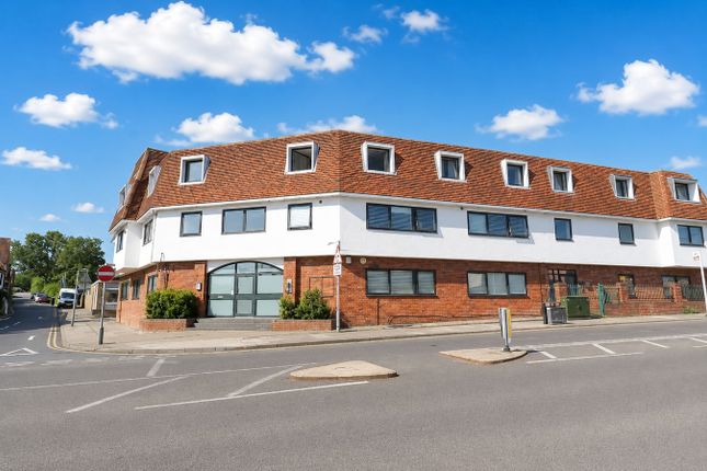 2 bed property, in East Street, £160,000
