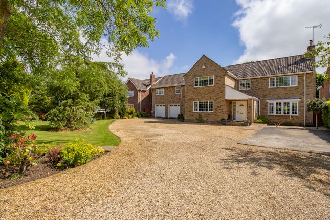 5 bed property, in Acorn Drive, £675,000