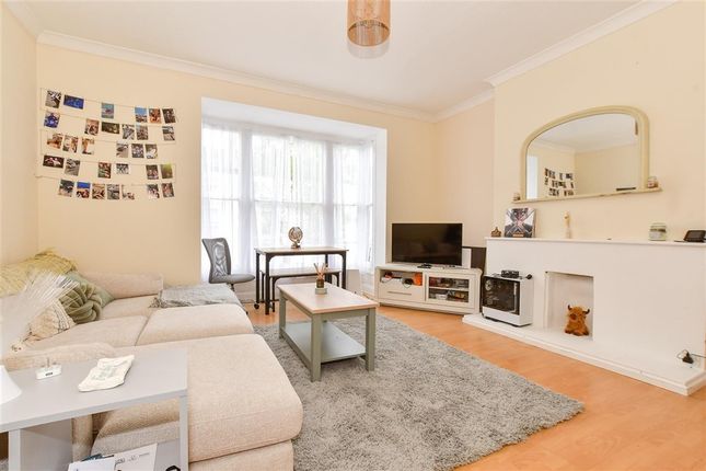 1 bed property, in Carisbrooke Road, £110,000