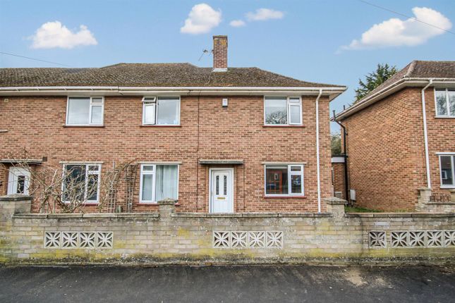 5 bed property, in Enfield Road, £290,000