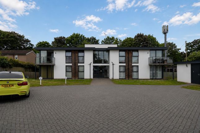 2 bed property, in Stow Crescent, £200,000
