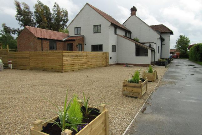 2 bed property, in Lower Dunsforth Village, £299,995