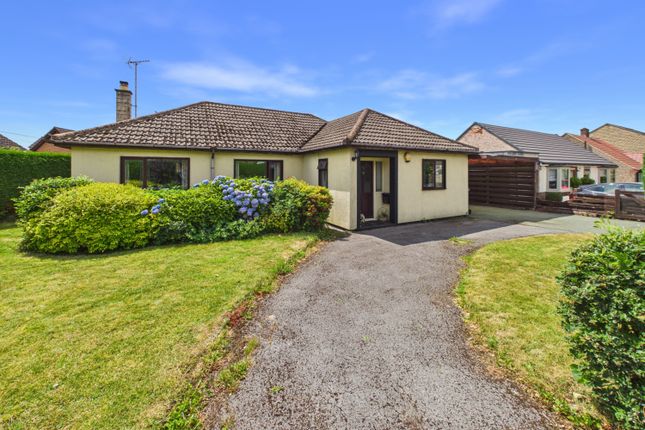3 bed property, in Hilltop Road, £300,000