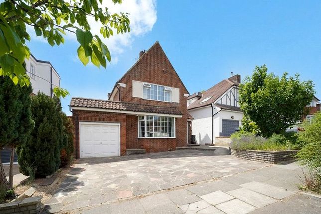 3 bed property, in Lonsdale Drive, £775,000