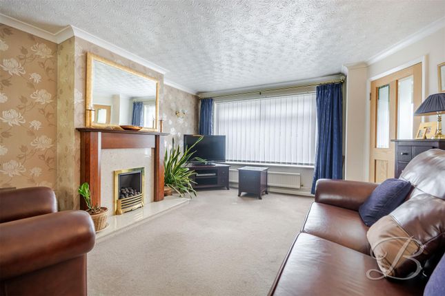 3 bed property, in Lovell Close, £260,000
