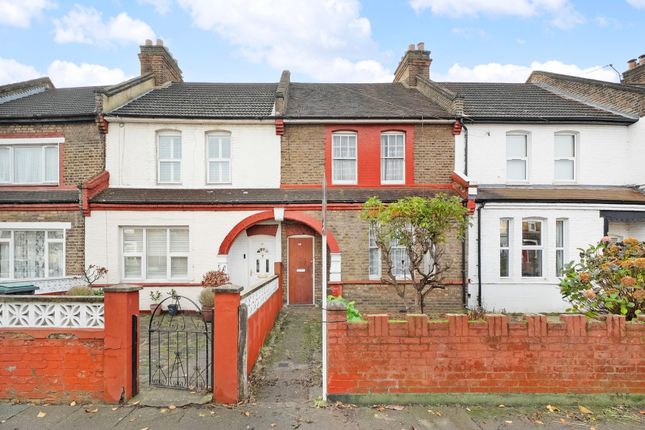 2 bed property, in Clarendon Road, £625,000