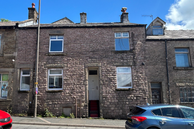 5 bed property, in Fairfield Road, £180,000