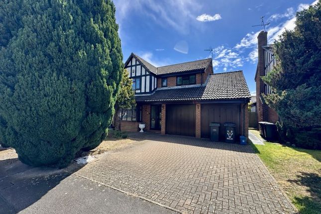 4 bed property, in Emmer Green, £600,000