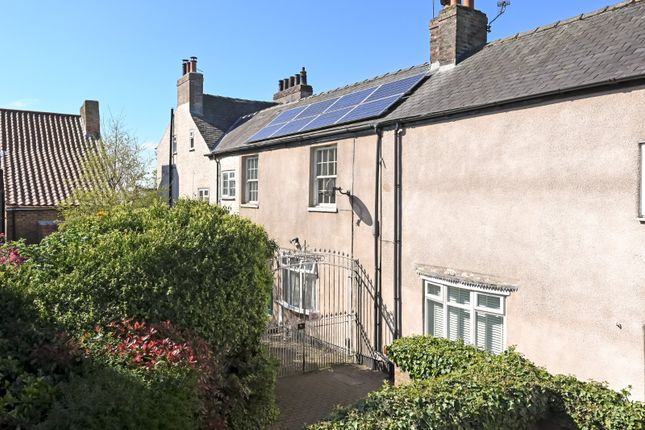 2 bed property, in The Green, £250,000