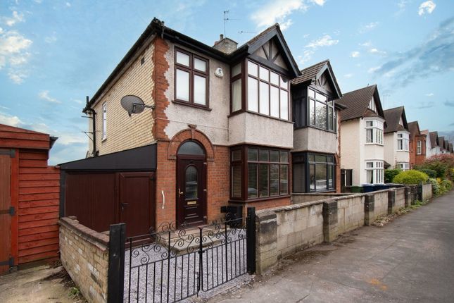 3 bed property, in St. Andrew's Road, £600,000