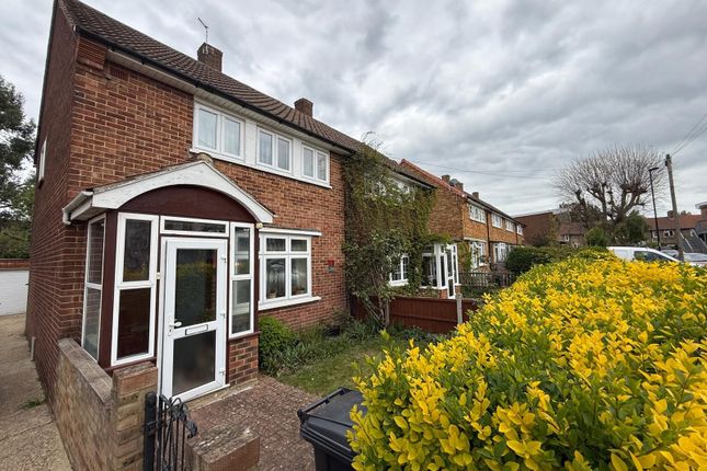 2 bed property, in Beechmont Close, £480,000