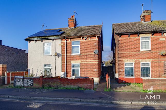 2 bed property, in Old Road, £175,000