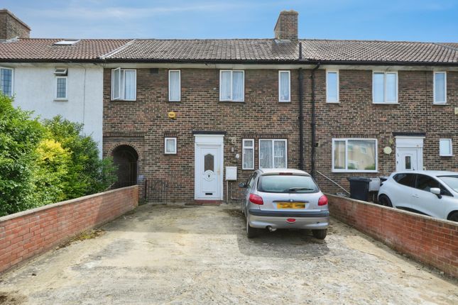 3 bed property, in Moremead Road, £450,000