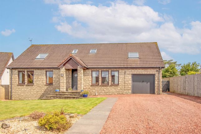 5 bed property, in 2 Mossend Green, £460,000