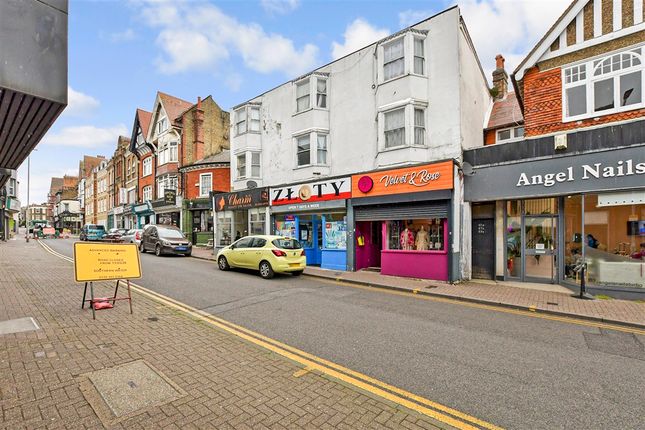 2 bed property, in High Street, £115,000