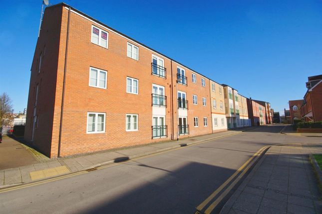 2 bed property, in Riverside Drive, £127,000