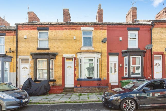 2 bed property, in Moorland Road, £80,000