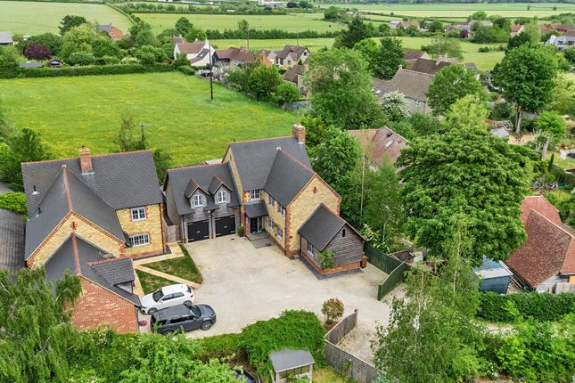 4 bed property, in Longcot, £750,000