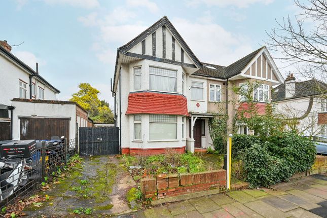 5 bed property, in Tring Avenue, £1,055,000