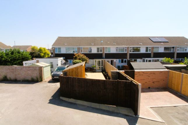 3 bed property, in 8 Hawthorn Close, £240,000