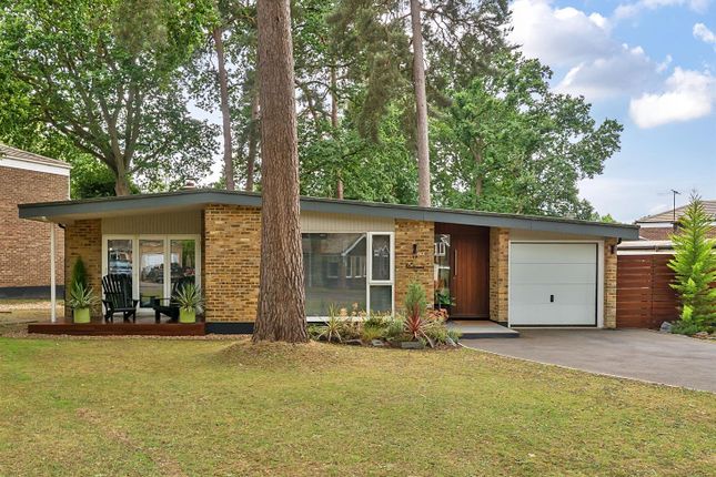 3 bed property, in Heathermount Drive Crowthorne, £685,000