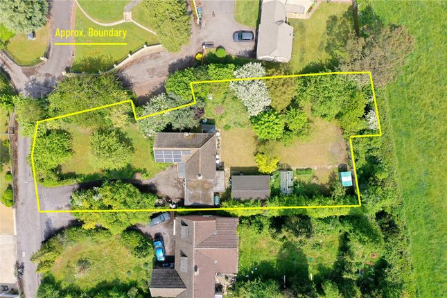 4 bed property, in Paven Close, £599,950