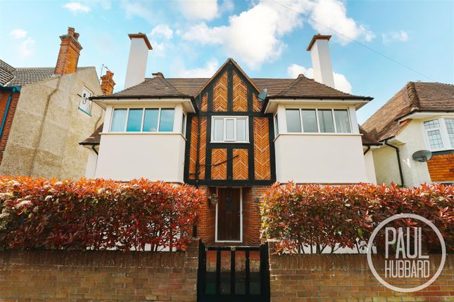4 bed property, in Corton Road, £450,000