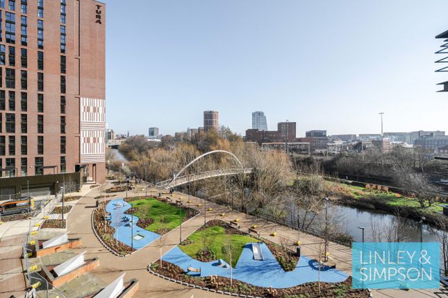 2 bed property, in Whitehall Waterfront, £125,000