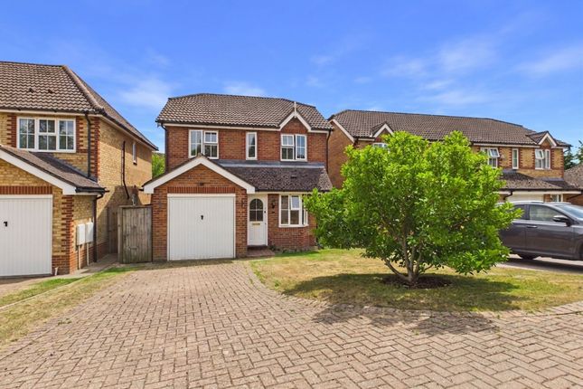 3 bed property, in Lancaster Close, £450,000