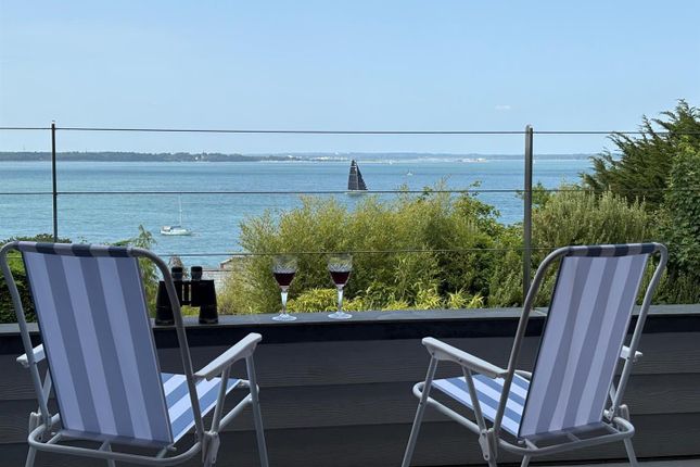 3 bed property, in Cliff Road, £465,000