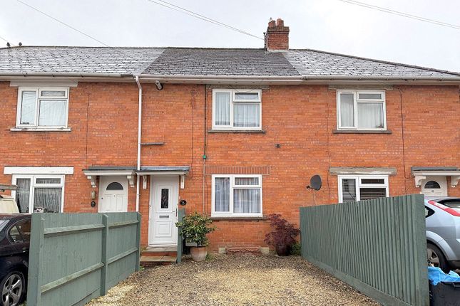 2 bed property, in Penn View, £225,000