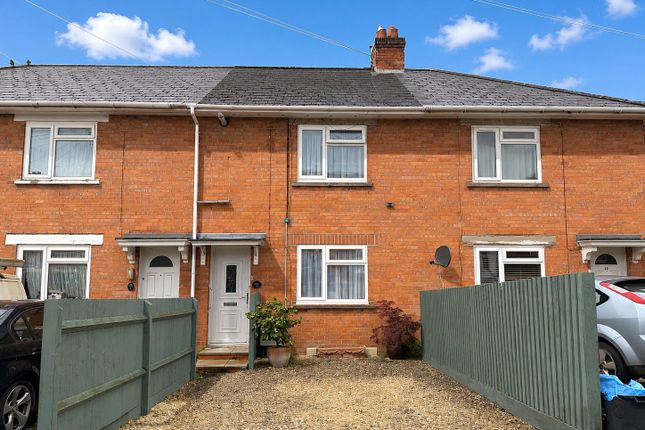 2 bed property, in Penn View, £225,000