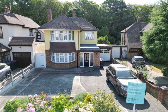 3 bed property, in Cosgrove Avenue, £840,000