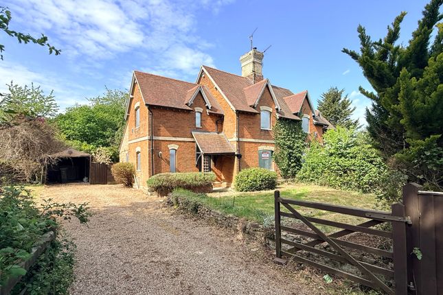 3 bed property, in Park Road, £300,000