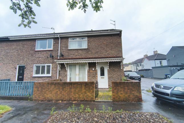 2 bed property, in Oakley Green, £75,000