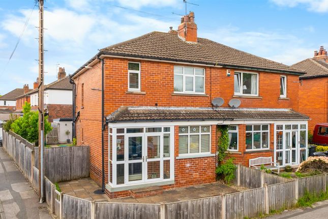 3 bed property, in Oatlands Drive, £325,000